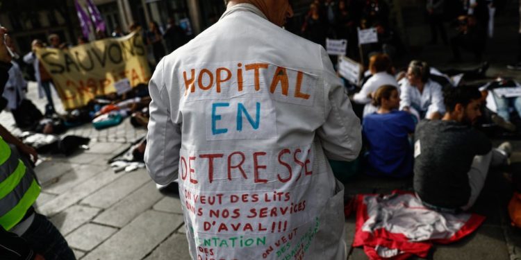 I totally support the strike of the caregivers, these heroes of the hospital's daily crisis