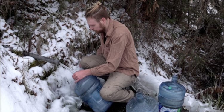 Without running water, this French wants to live like our ancestors
