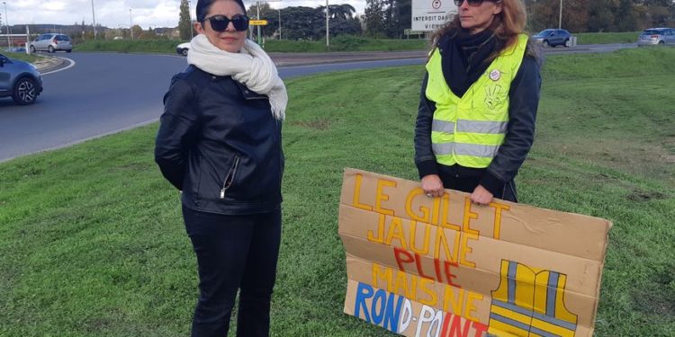 they still “hold” the roundabout of the Yellow Hand in Châtellerault