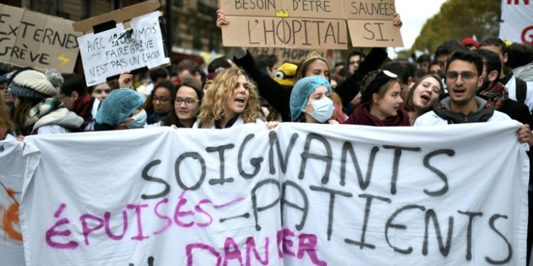 Everywhere in France, hospital staff scream misery