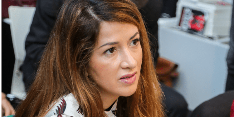 Zineb, Joan of Arc 2.0 of a belated France