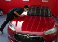 6 current and former Tesla employees tell what it's like to work for this company