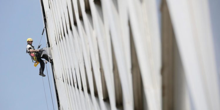 a teacher from Seine-Saint-Denis is carrying out his own investigation