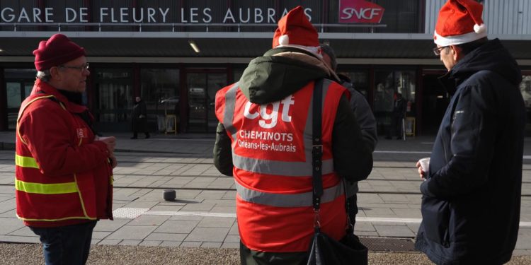 will the railroaders continue their movement?