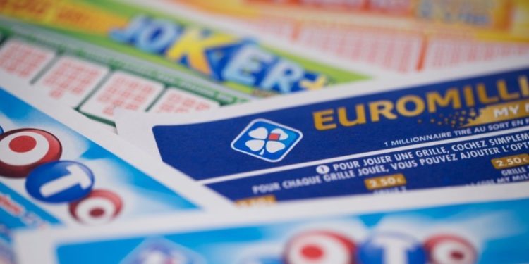 He buys a scratch game to pay with a credit card in a tobacco bar and earns 500,000 euros