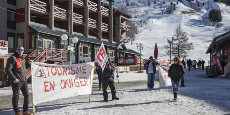 Unemployment benefits: seasonal workers on strike