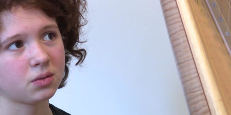 At 12, young harpist Zoé Buyck is already part of the Béziers-Narbonne philharmonic orchestra