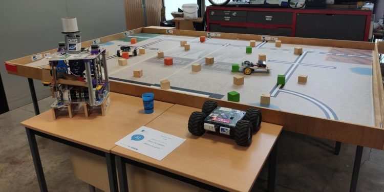UTT students prepare for the French Robotics Cup