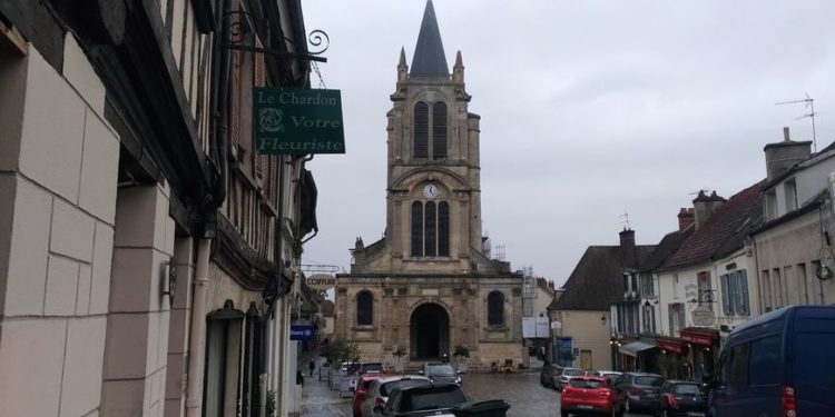 Will Montfort-l'Amaury be voted the French people's favorite village?