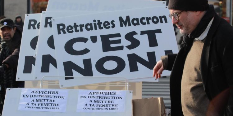 Pension reform under fire from criticism from three economists