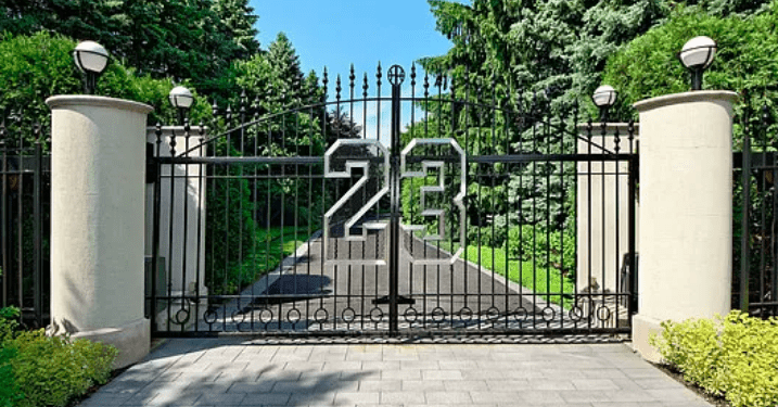 Who has $ 15 million to buy Michael Jordan's house?