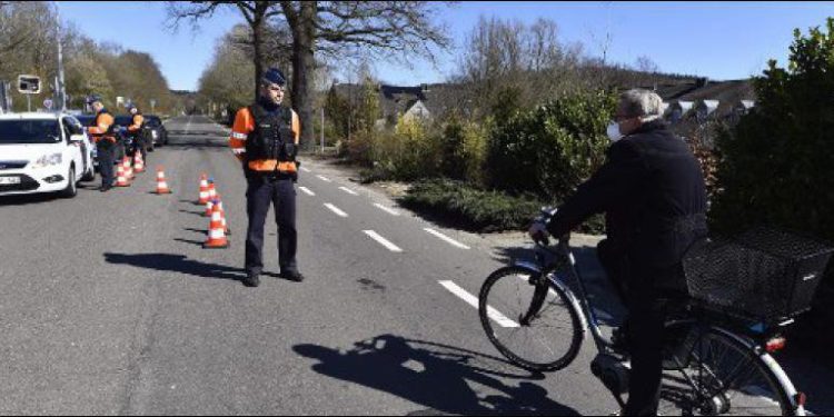 How to move between neighboring countries?