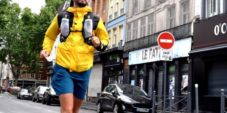 In Lille, Arthur runs 36 km to find a job in the sports sciences