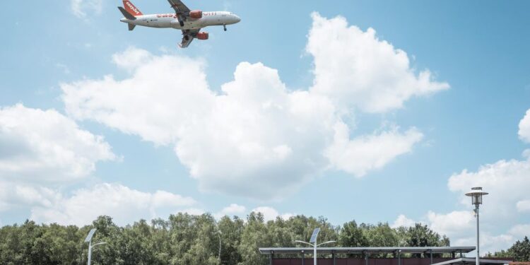 Let's march to reduce air traffic