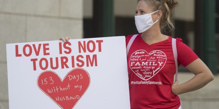 Family reunification |  Ottawa called to “show humanity”