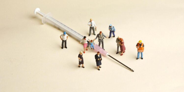 Covid-19 : les cas prioritaires pourront être vaccinés dans «les premiers mois de 2021»