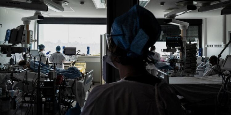 LIVE – Covid-19: the threshold of 3,000 patients in intensive care again crossed this Monday