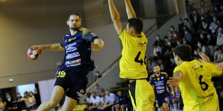 Handball.  Vujovic struggles with an obligation to leave France