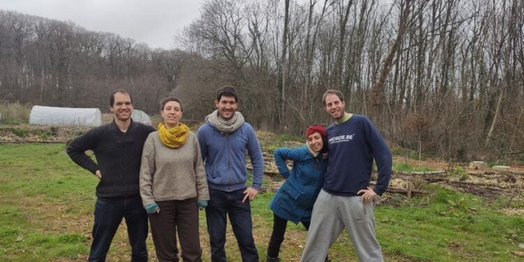 In the Perche, eight young active people realize their dream of a life as close as possible to nature