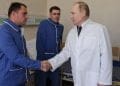 à Moscou, Poutine rencontre pour la première fois des soldats blessés