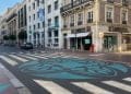 En images – Découvrez la nouvelle fresque sur le sol de la rue Jeanne d’Arc à Rouen