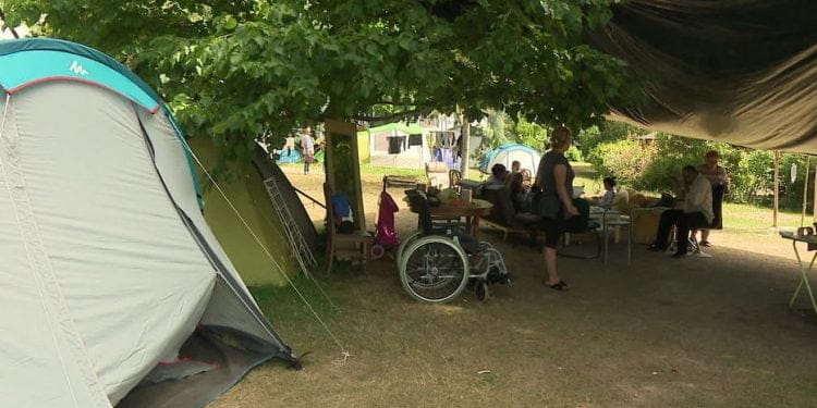 reindeer.  The elected representatives of the majority challenge the State on the situation of homeless exiles