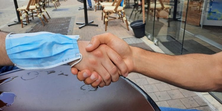 Mehdi et Dany, deux médecins étrangers qui rêveraient de rester en France