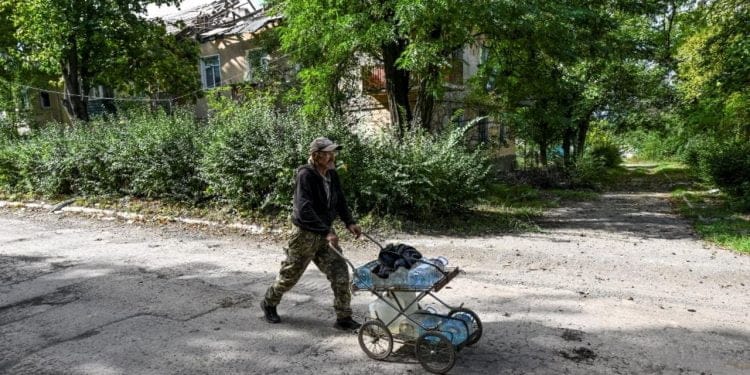 EN DIRECT – Ukraine : Emmanuel Macron “condamne fermement l’annexion illégale”