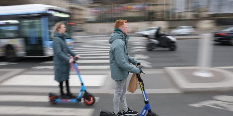 Self-service scooters in Paris: the truth about accidents, parking…