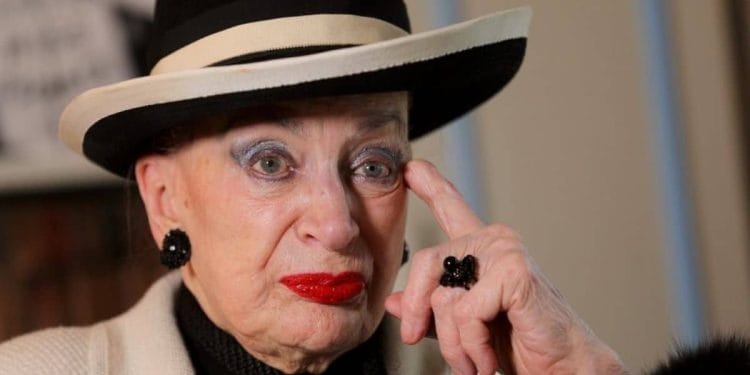 Geneviève de Fontenay very cash, and even with her granddaughters whom they crop