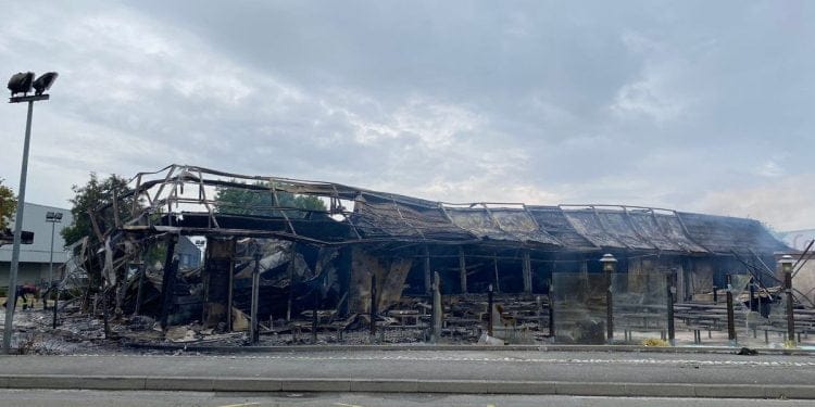 in Laval, a student loses his job at the MacDonald burned during the riots