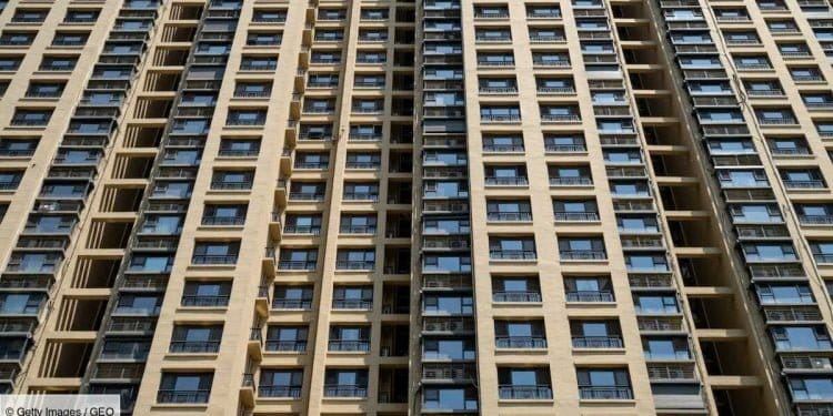 Frightened by real estate prices in large cities, young Chinese choose forgotten cities