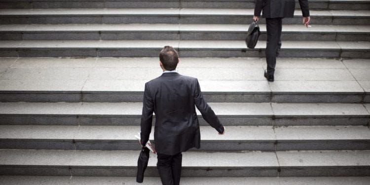 France has 355,600 vacant jobs in the second quarter, 4% less than at the start of the year